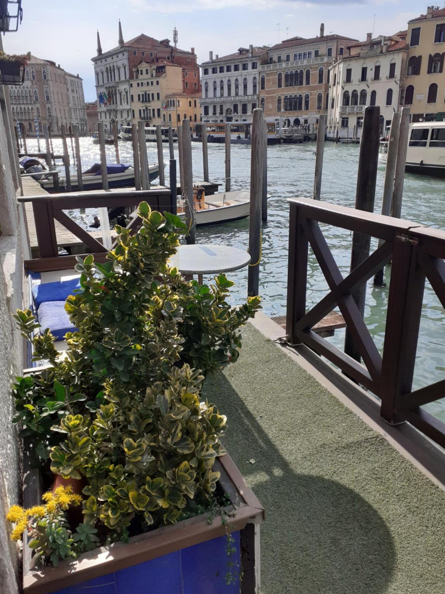Honeymoon On Grand Canal *